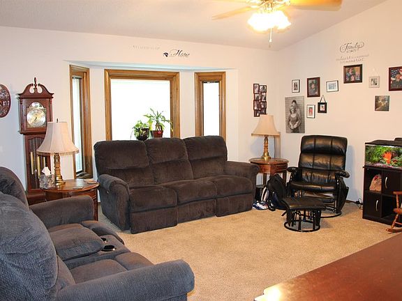 2nd image of 1010 E Betsy Ross Dr