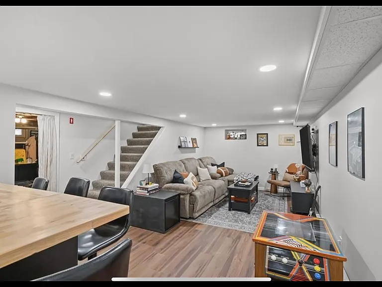 55 Columbia Ave — Photo 6