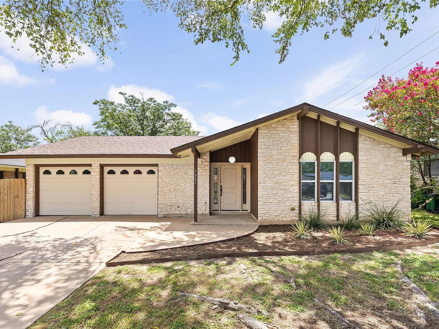 3 bed, 2.0 bath, 1269 sqft, $2,800 — Photo 1