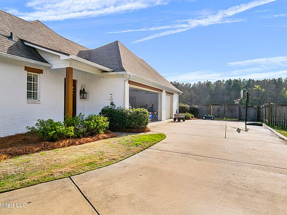 3rd image of 124 Bienville Dr