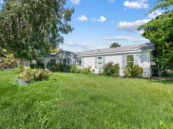 28473 Southshore Dr, Umatilla, OR 97882