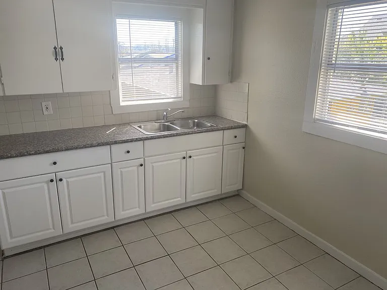 Lovely 2 Bedroom, 1 Bathroom Unit in Vallejo! — Photo 5