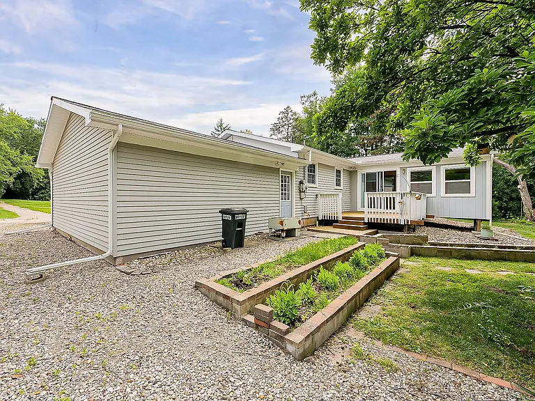 52010 Eleven Mile Rd — Photo 32
