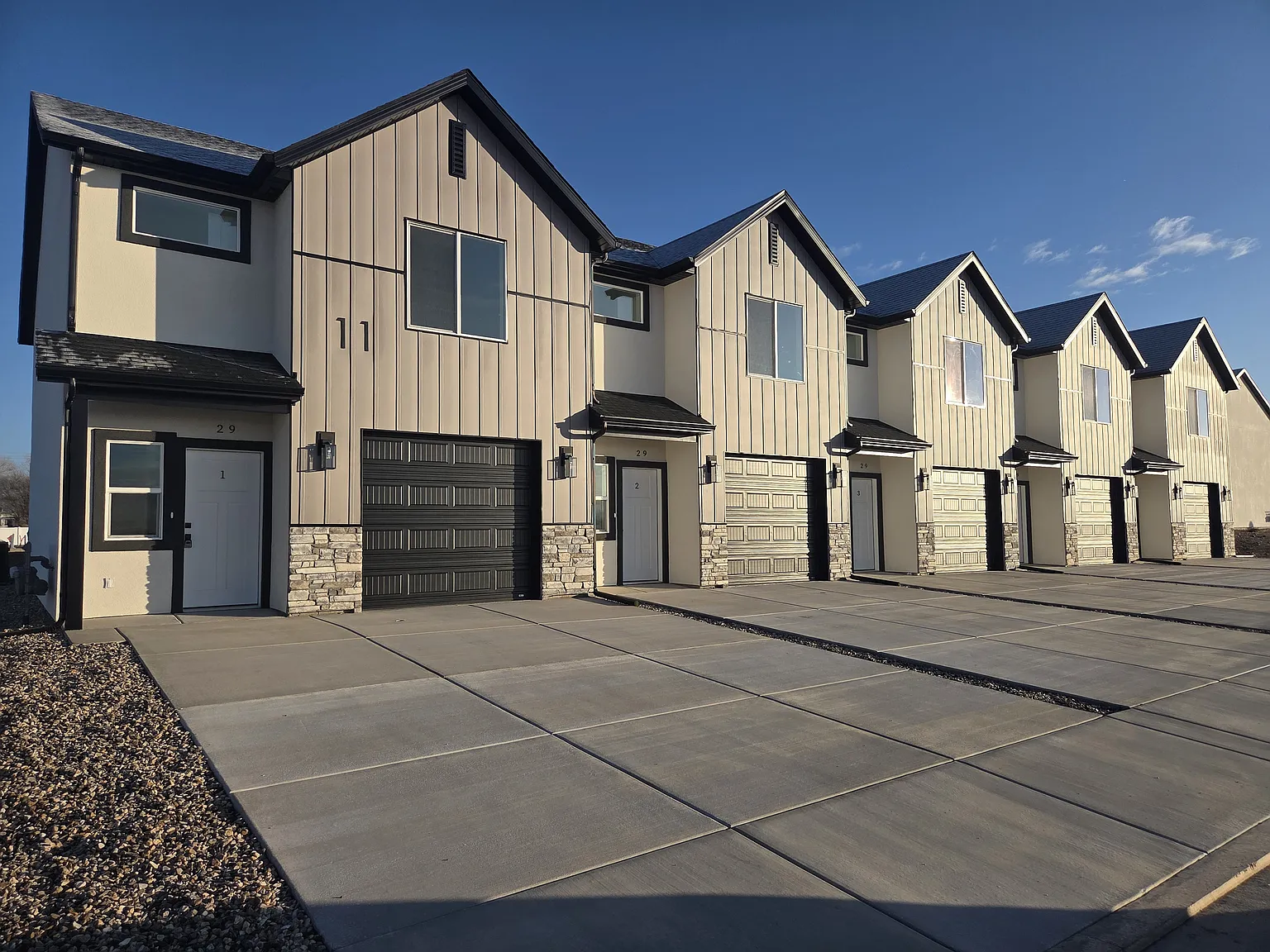 3 bed, 2.5 bath, 1501 sqft, $1,700 — Photo 1
