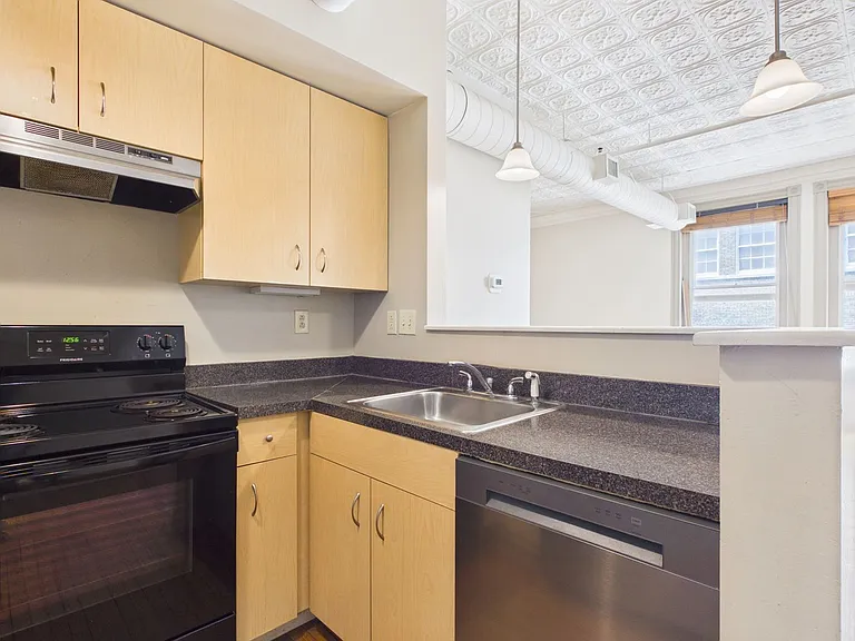 121 W Broad St #404 — Photo 7