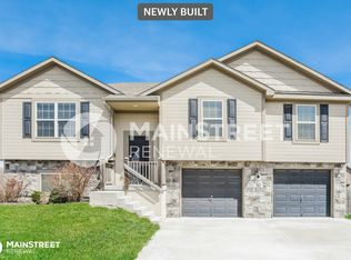 502 192nd St, Smithville, MO 64089