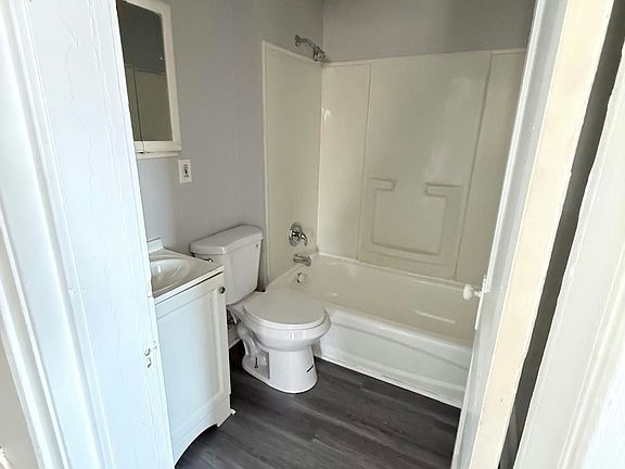 4th image of 934 Alhambra Rd #2