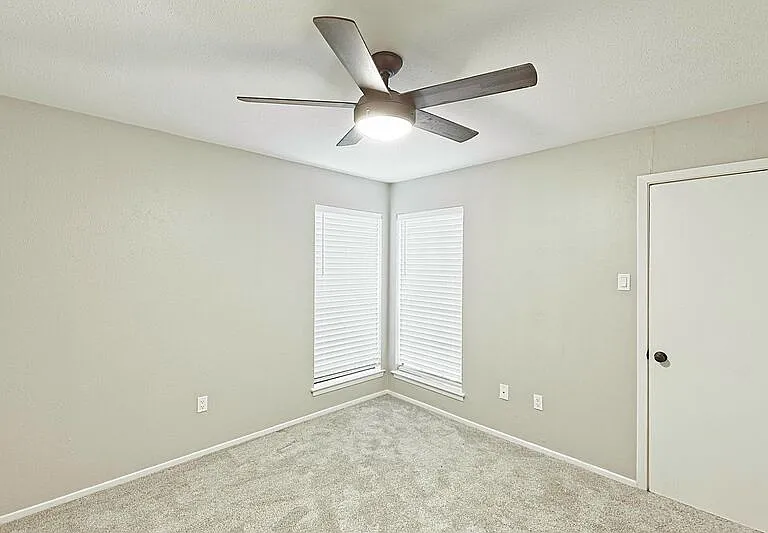 889 Dublin Dr #D — Photo 31