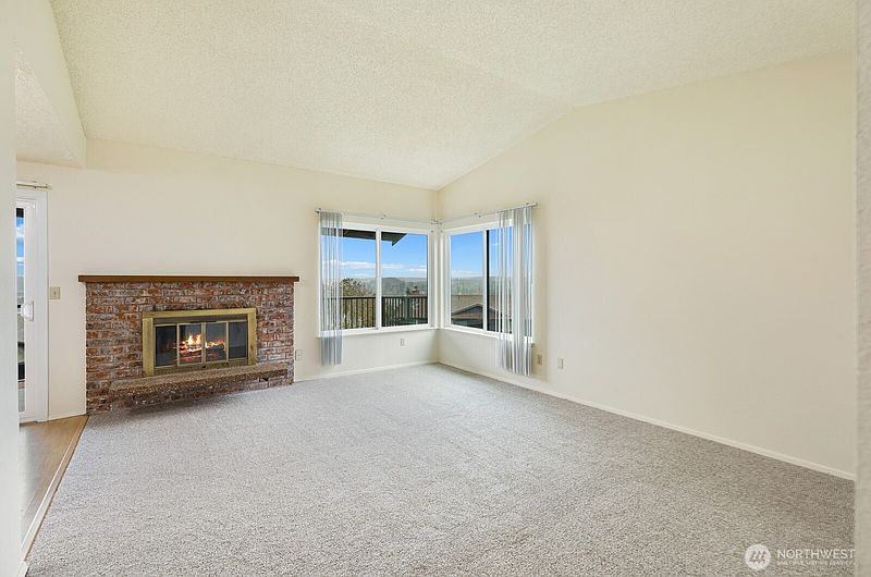 4th image of 3370 Narrows View Lane NE #202
