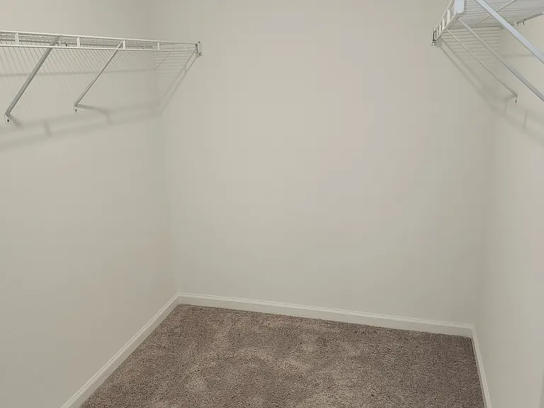 11805 Sylvia St — Photo 29