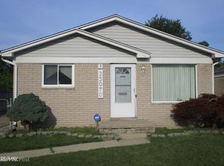 23070 Roxana Ave, Eastpointe, MI 48021