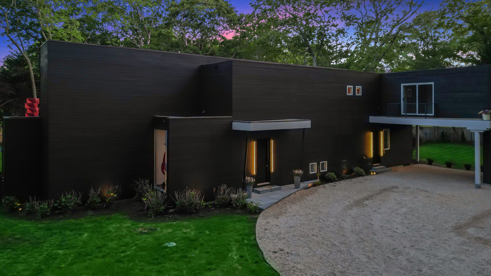 121 Montauk Hwy, East Hampton, NY 11937 Out East