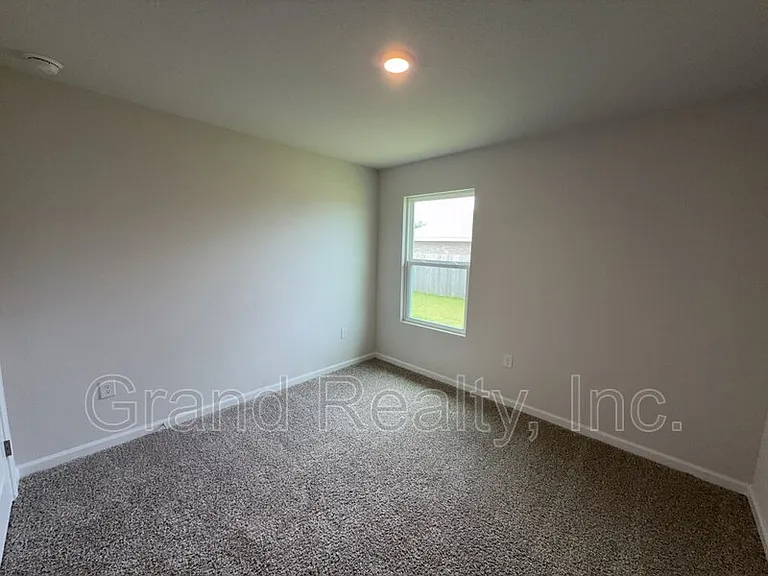9330 Tara Cir — Photo 14