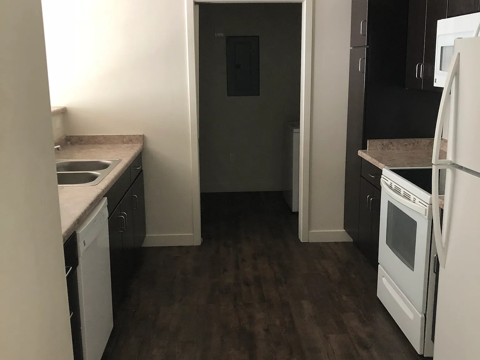 2 bed, 850 sqft, $1,400 — Photo 3