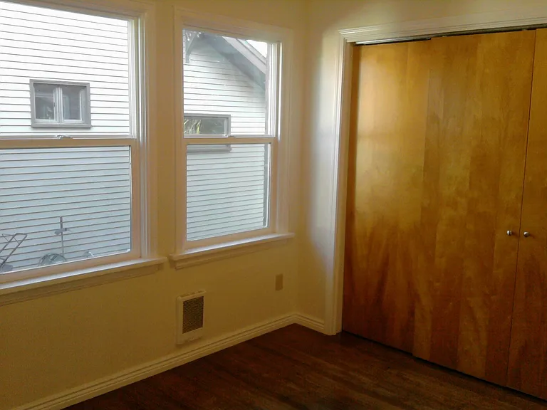 135 W 5th St S #B — Photo 15