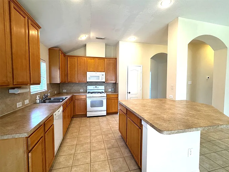3011 Sunchase Ct — Photo 7
