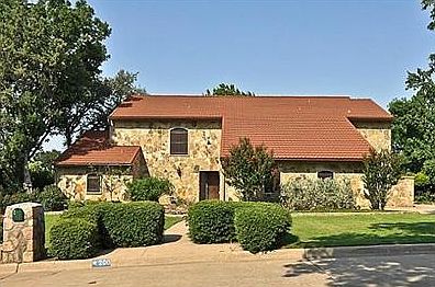 1st image of 206 Oakmont Dr