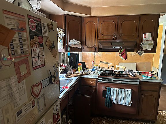 3rd image of 721 Grace Ct