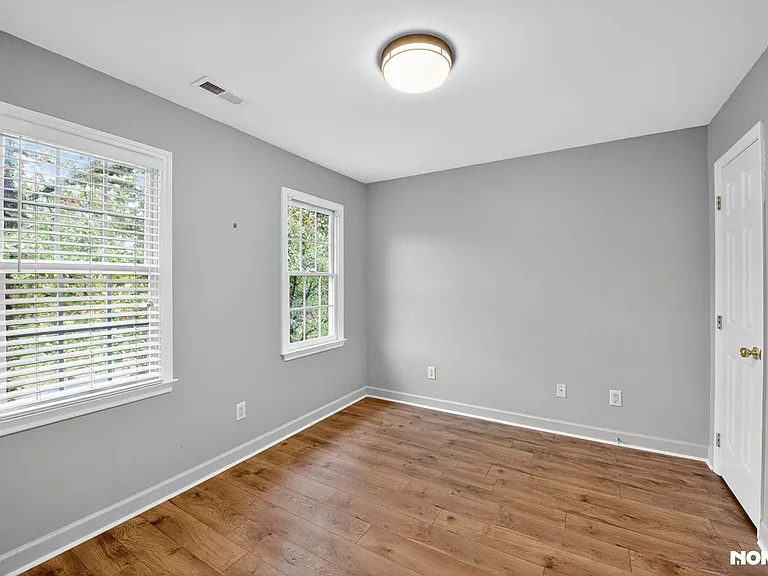 8006 Crenshaw Ln — Photo 19