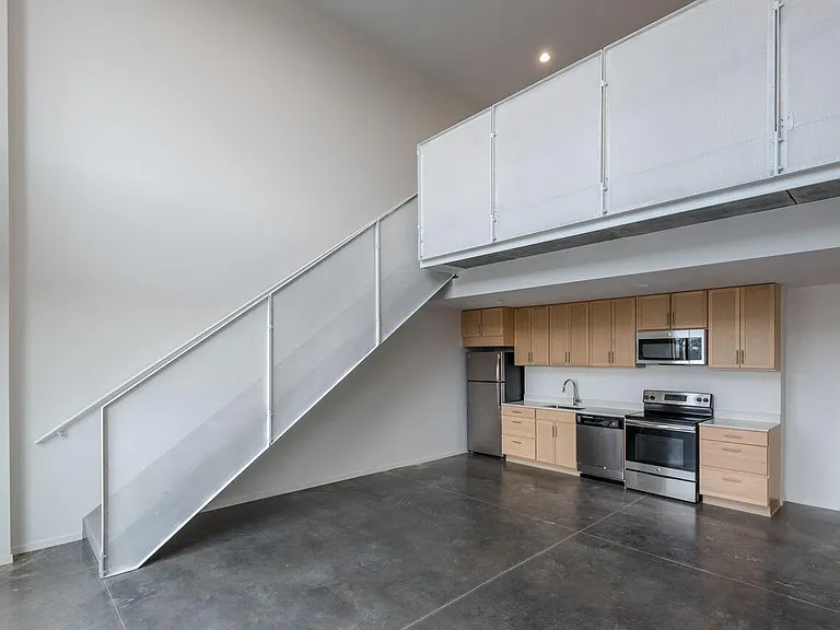 219 E Grand Ave — Photo 10
