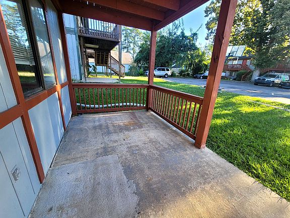 3rd image of 303 S Lipona Rd