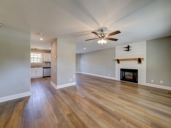 3rd image of 501 Vale Ct