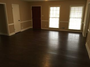 1747 Kelvin Dr, Lawrenceville, GA 30043