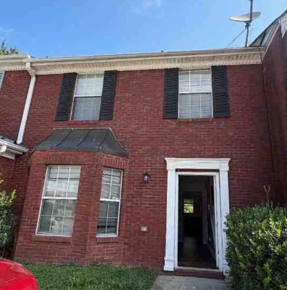 3 bed, 2.5 bath, 1372 sqft, $1,750 — Photo 1