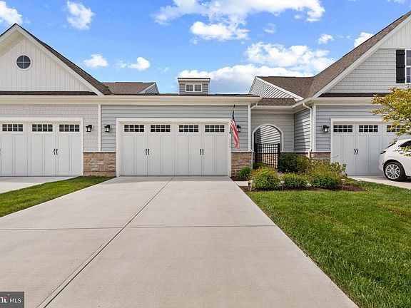 2nd image of 324 Moorings Cir #108