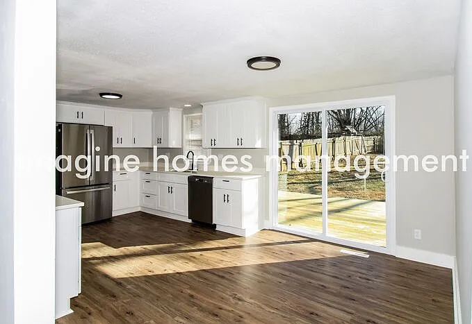 3 bed, 2.0 bath, 1170 sqft, $1,975 — Photo 4