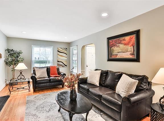 5th image of 970 Glenmoor Ave