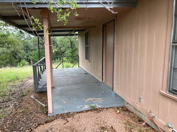 205 Melvin St, Brady, TX 76825