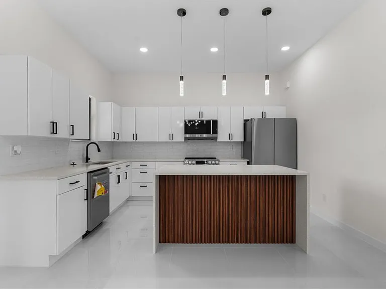 10070 Flat River St — Photo 9