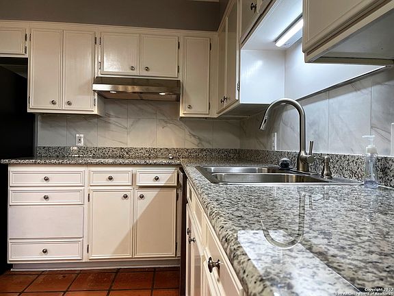 4th image of 3723 Twisted Oaks Dr
