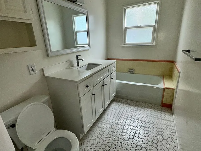 2609-2611 Euclid St — Photo 24