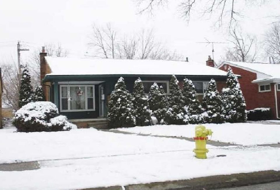 1st image of 24221 Seneca Ave