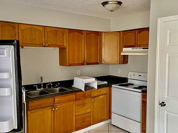 4th image of 807 Hardy Ave Unit 8