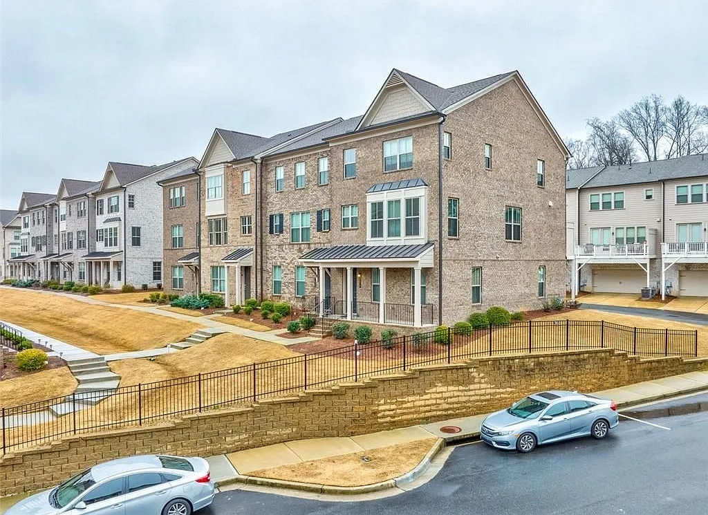 4 bed, 4.0 bath, 2295 sqft, $3,700 — Photo 1