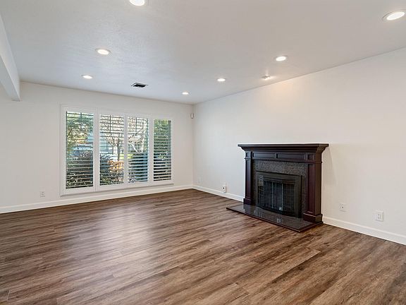 5th image of 2756 Delaware Ave