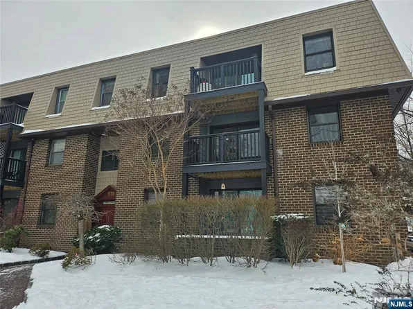 570 North Ave APT G, Fort Lee, NJ 07024