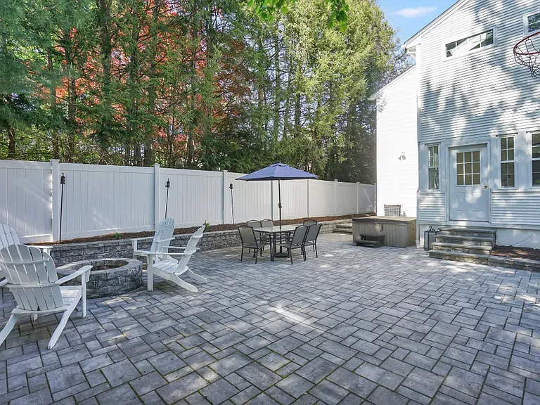 Longmeadow St — Photo 15