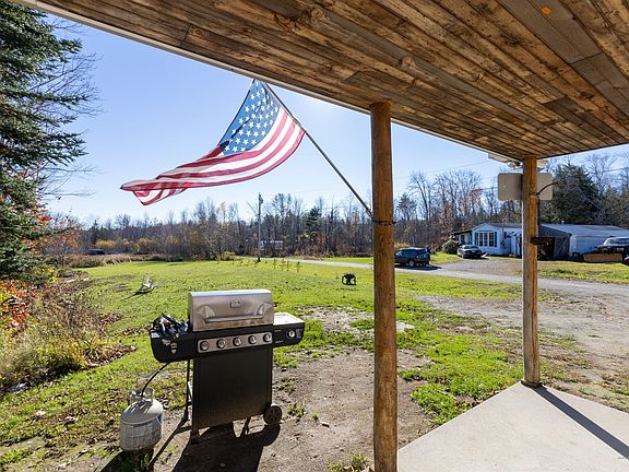 3rd image of 15 Whispering Brook Ln