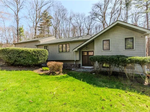 12 Burlingame Rd, Smithfield, RI 02917