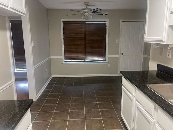 5th image of 7433 Germanshire Ln