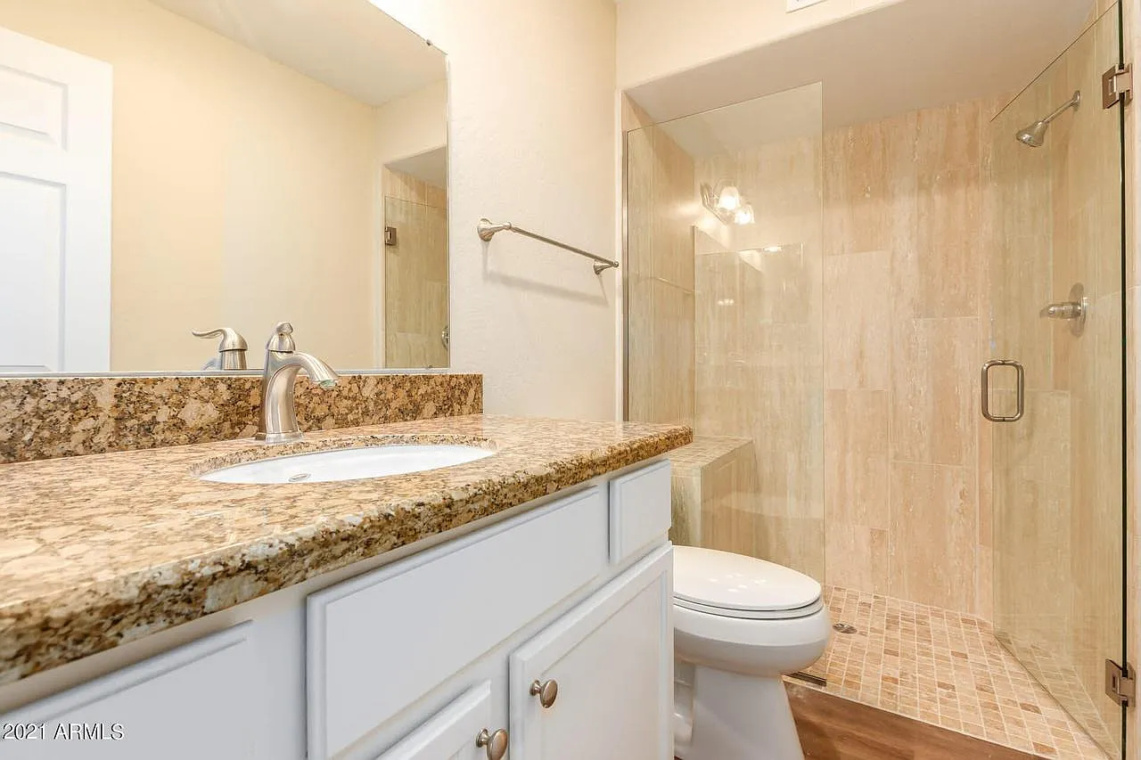 2 bed, 920 sqft, $1,950 — Photo 2