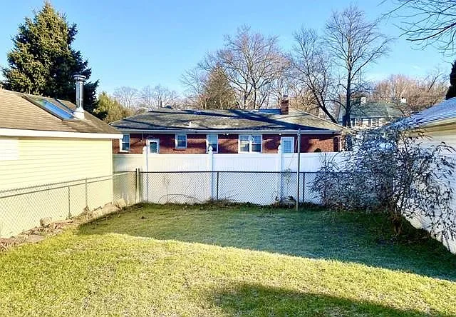 7 Holland Ave — Photo 16