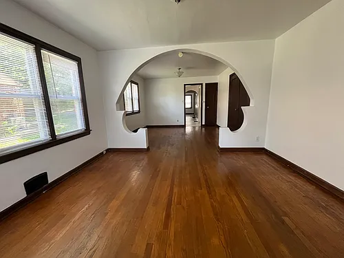 5003 Boulevard Pl Photo 1