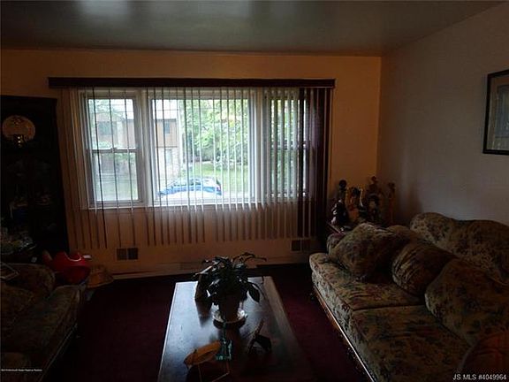 3rd image of 44 E 13th St