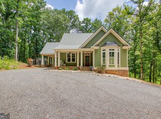 195 Buckeye Farms Dr, Moreland, GA 30259