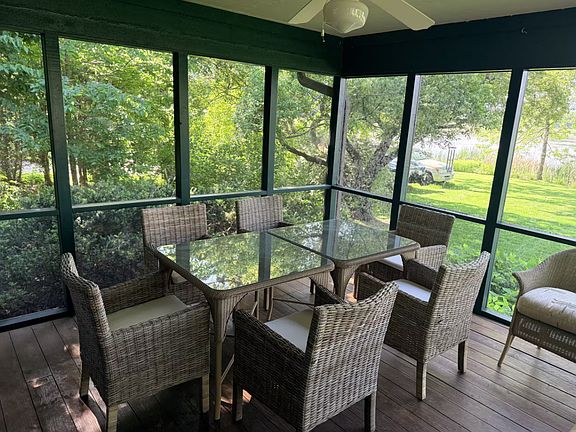 Screened in porch